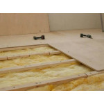 Что лучше положить на пол в квартире осб или фанеру?